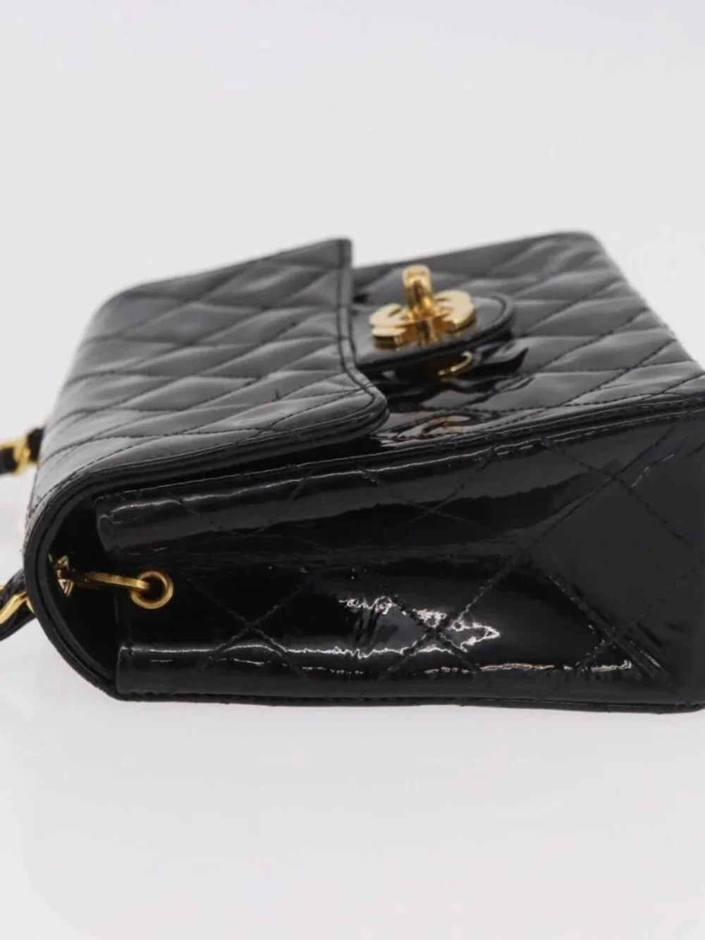 CHANEL Mini Matelasse 17 Chain Bag Patent leather Black Gold CC Auth 184825V